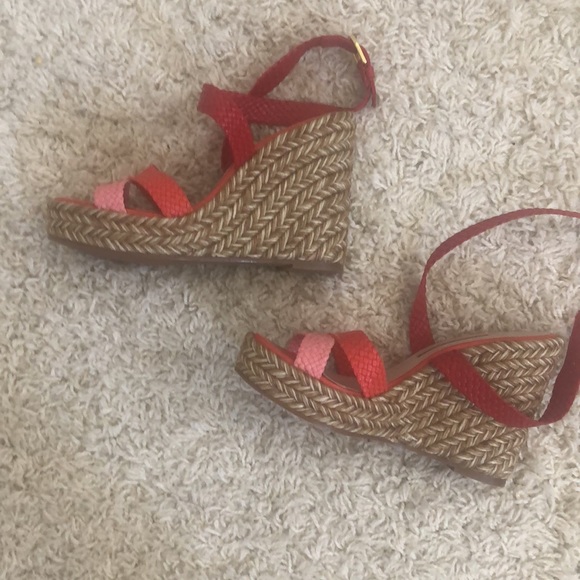 Gorgeous Stuart Weitzman Wedge New 7.5